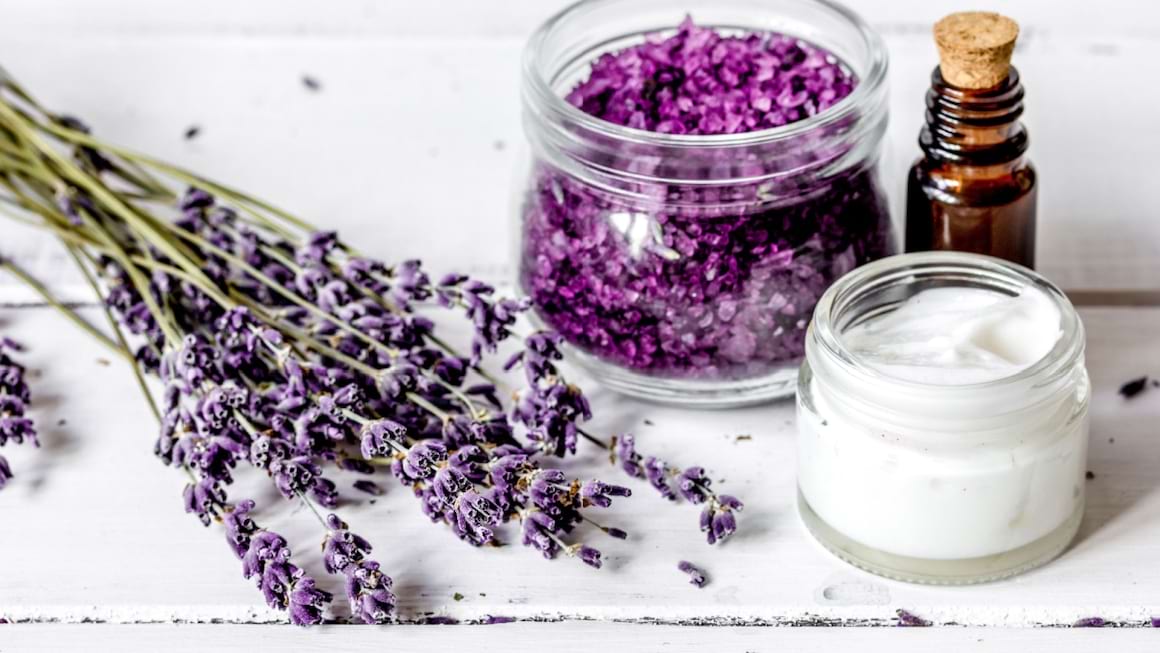 Crema pentru unghii si cuticule, pe baza de lavanda