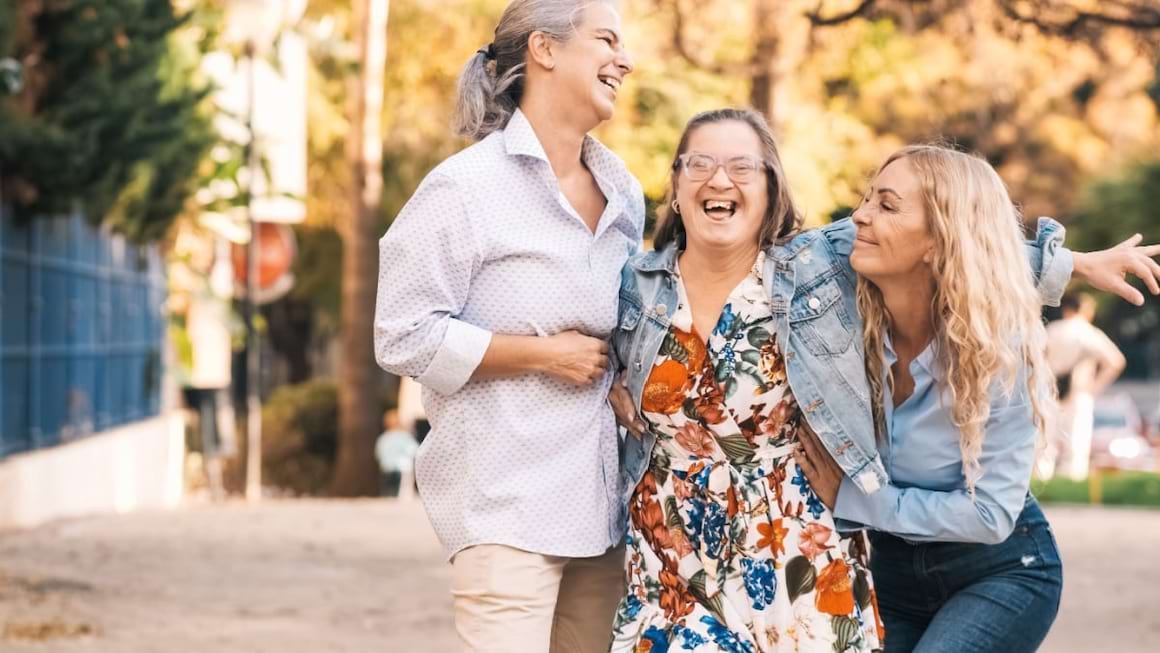 Prietenii, la fel de importanti ca familia? Cum se cladesc relatiile de prietenie pe viata