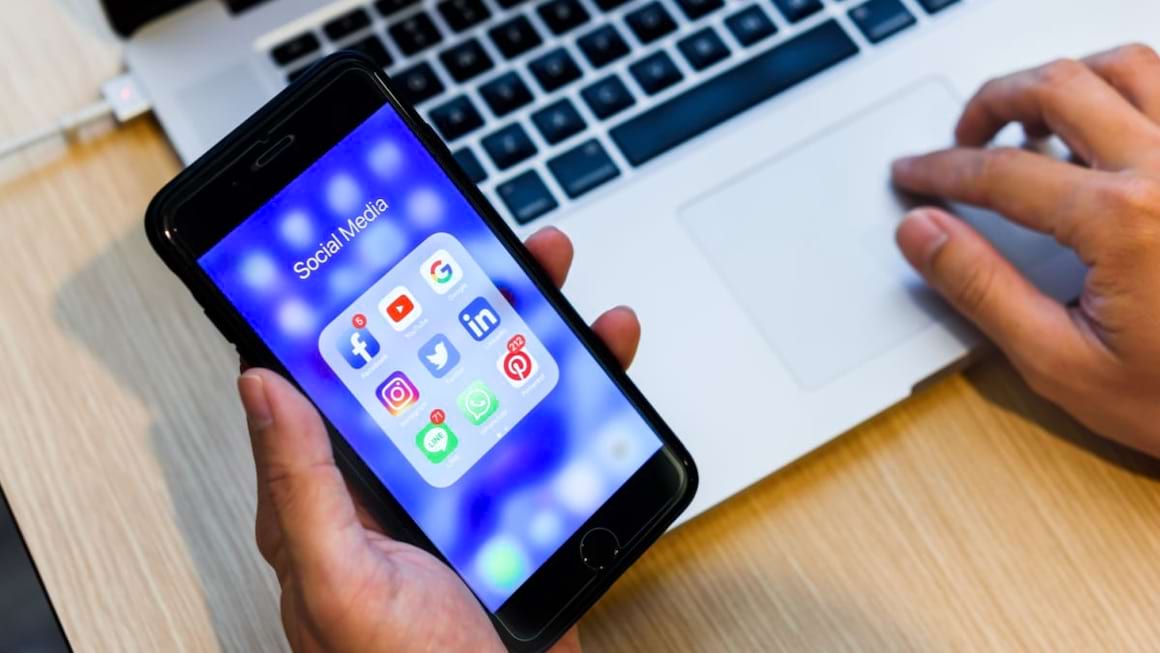 Smartphone-urile, asociate cu sindromul de tunel carpian?
