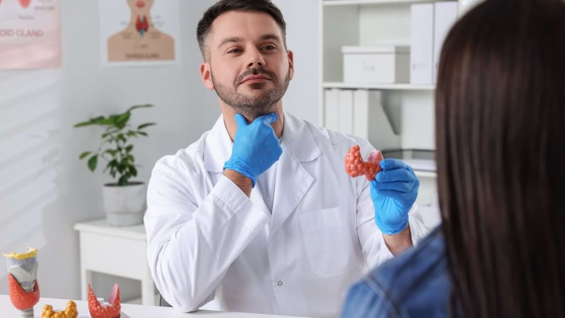 Problemele cu glanda tiroidă: la ce semne să fii atent?