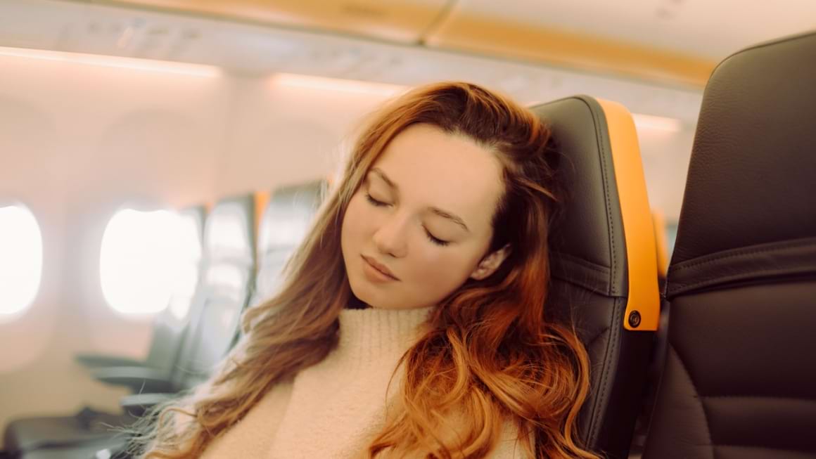 Ce poti face in timpul calatoriei cu avionul pentru a te simti mai bine?