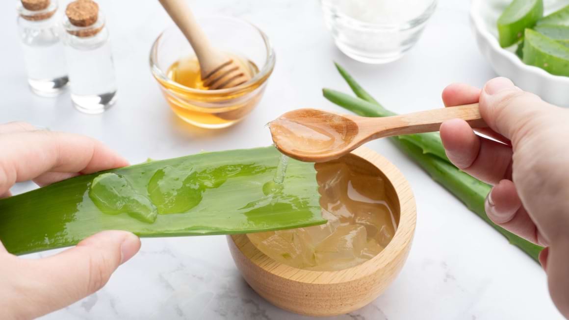 5 ingrediente naturale cu care poti curata tenul gras