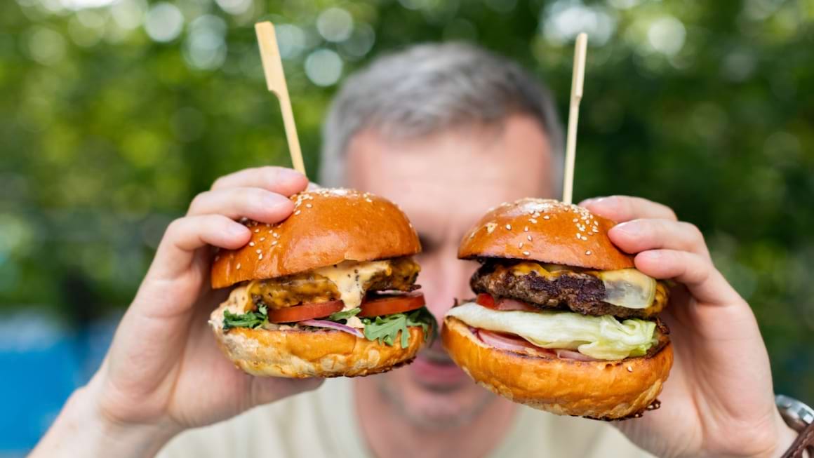 Consumul ridicat de carne rosie poate fi asociat cu diverticulita la barbati