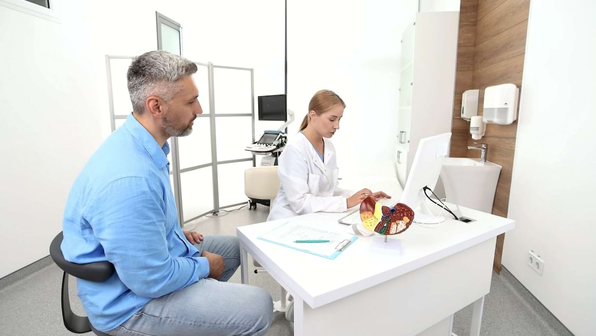Pacientii cu hepatita C si HIV se confrunta cu un risc mai ridicat de boli hepatice