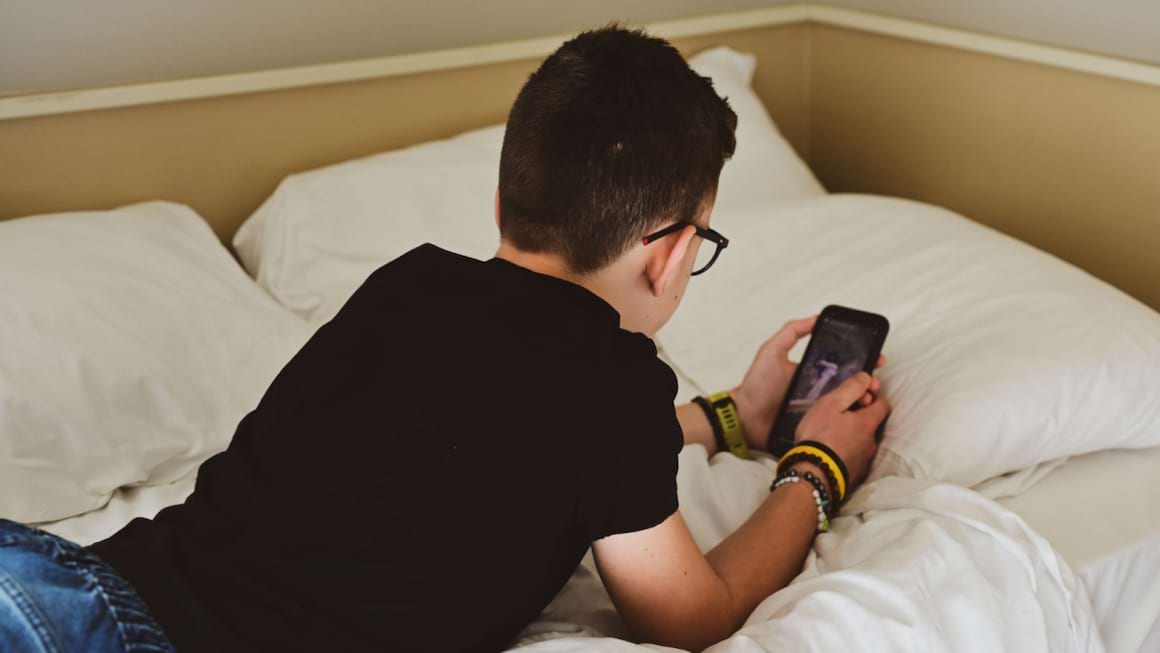 Sunt telefoanele inteligente benefice sau nu pentru sanatatea mentala a copiilor?