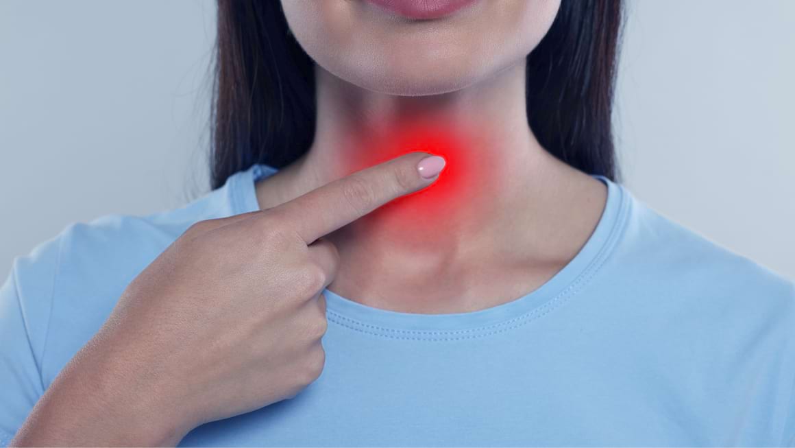 Cancerul tiroidian: cauze, simptome & tratament