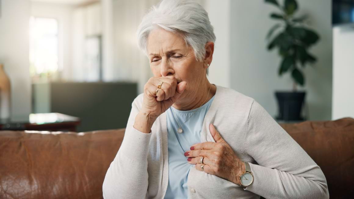 De ce apare lipsa de aer în insuficiența cardiacă și când devine urgență?