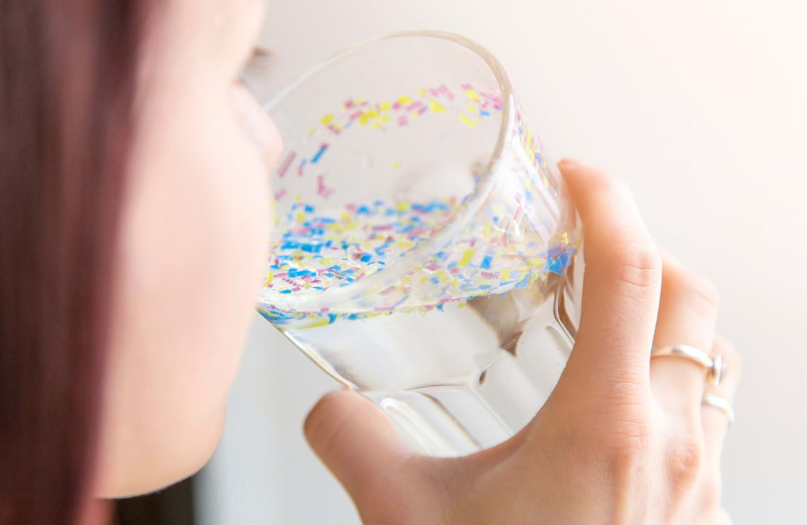 Consumul inconștient de microplastic ne poate afecta sănătatea