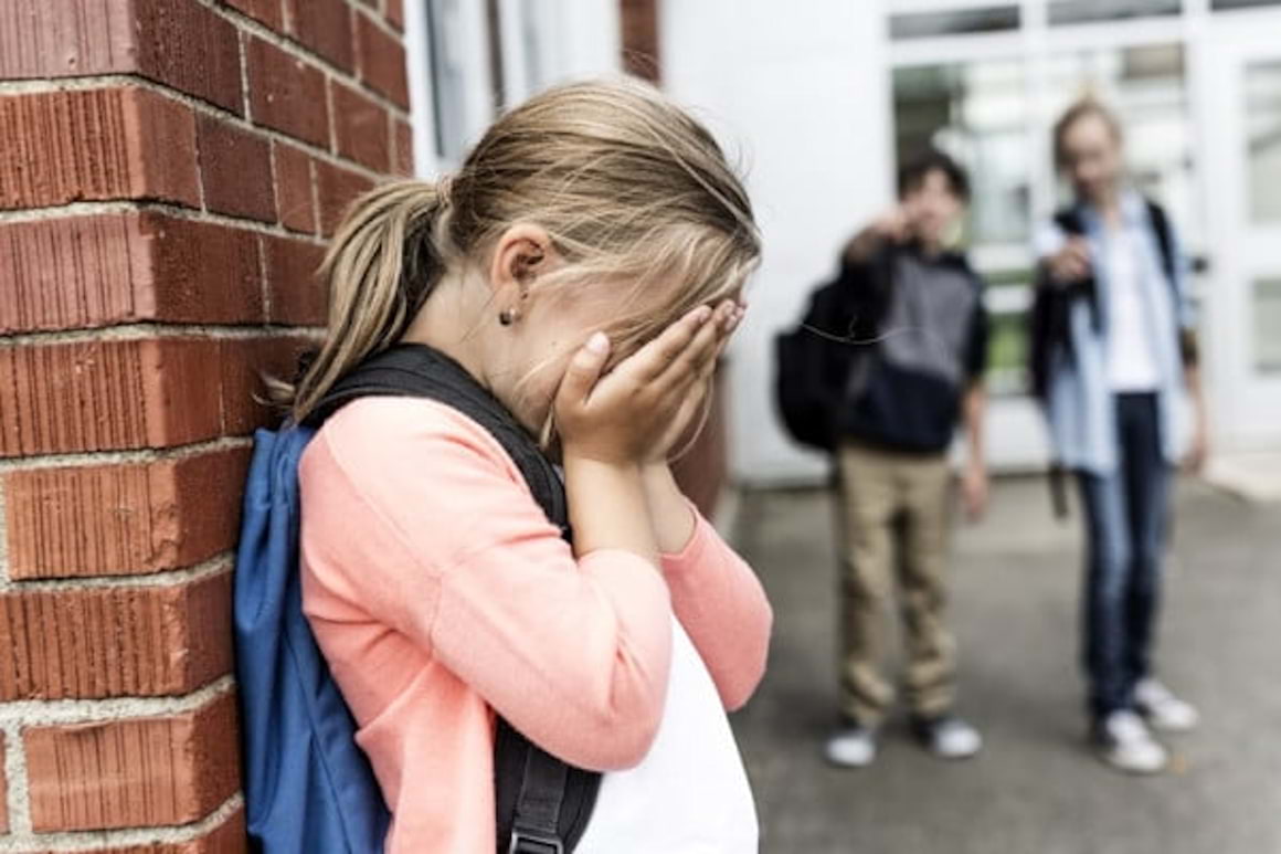 Sub ce "masti" se ascunde bullyingul si ce poti face pentru copilul tau
