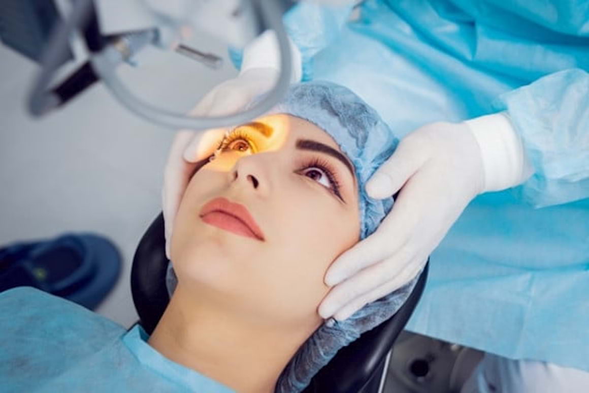 De ce apare cataracta la pacientii mai tineri?
