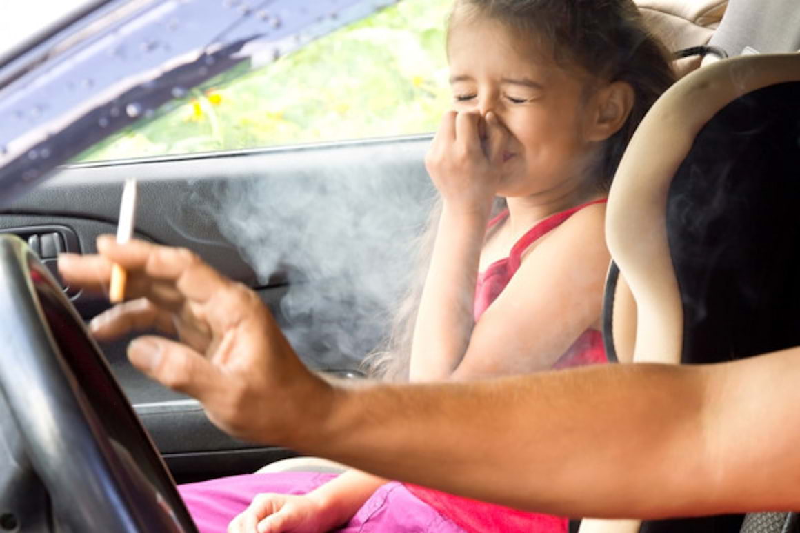 Fumezi langa copilul tau? Ce efecte poate avea pe termen lung
