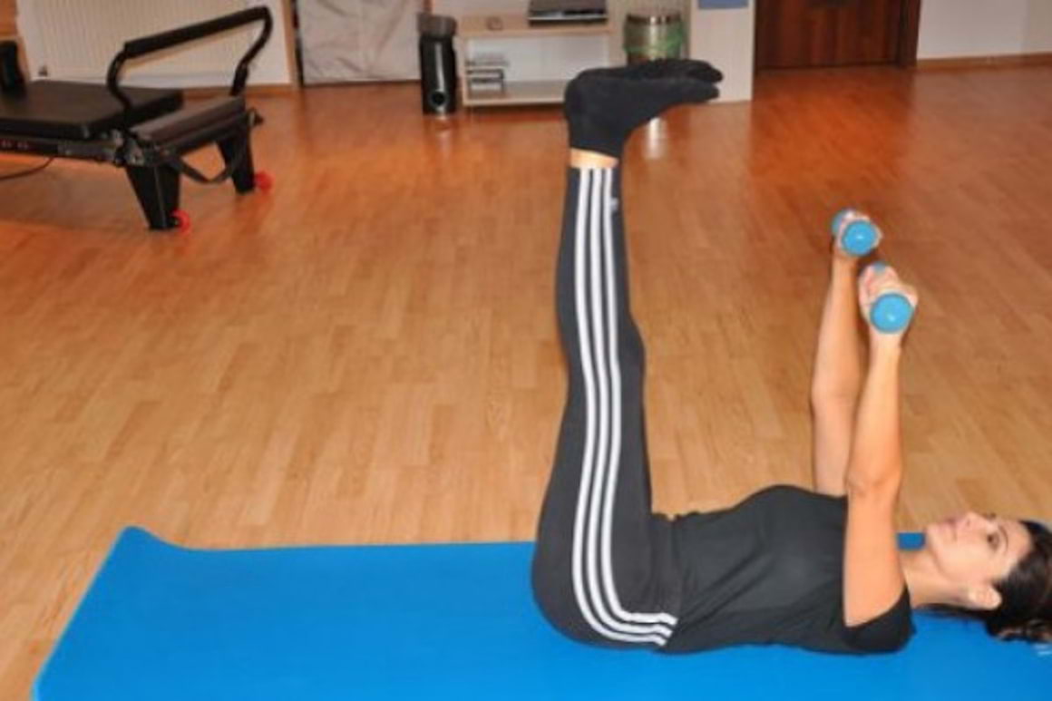 Pastila de sport – exercițiu pilates cu greutăți