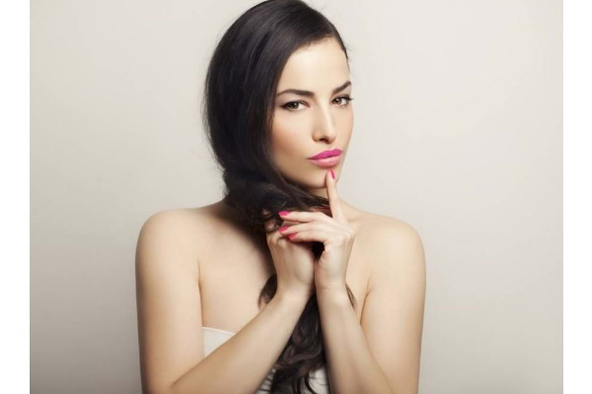 Cum să încerci styling de covor roşu la tine acasă: cele mai cool aplicaţii pe care e bine să le ai în smartphone