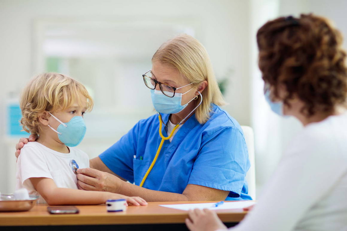 Copiii sub 5 ani pot transmite mai ușor noul coronavirus decât adulții [studiu]