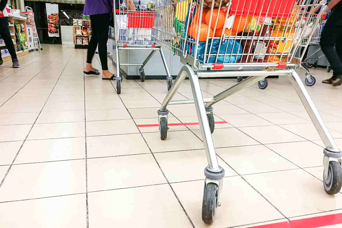 Cum să reacționezi dacă cei din jur nu respectă distanțarea socială