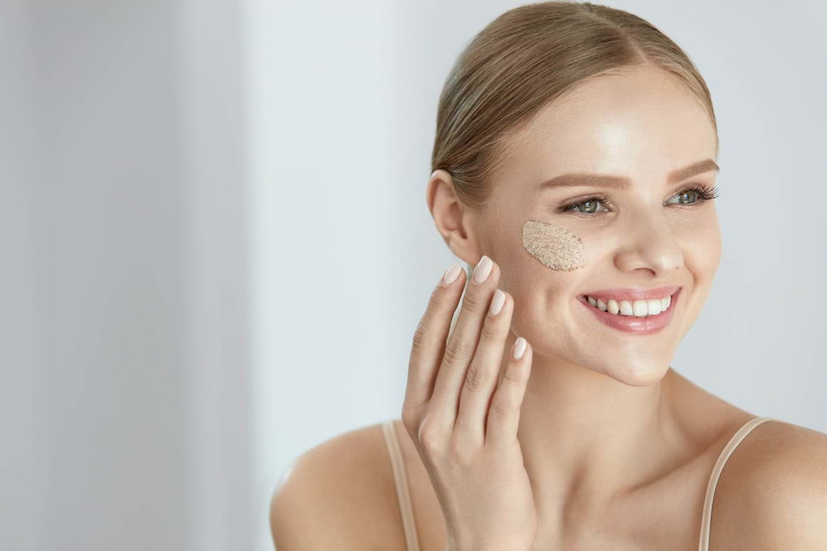 Exfoliere mecanică vs. exfoliere chimică - care este mai eficientă?