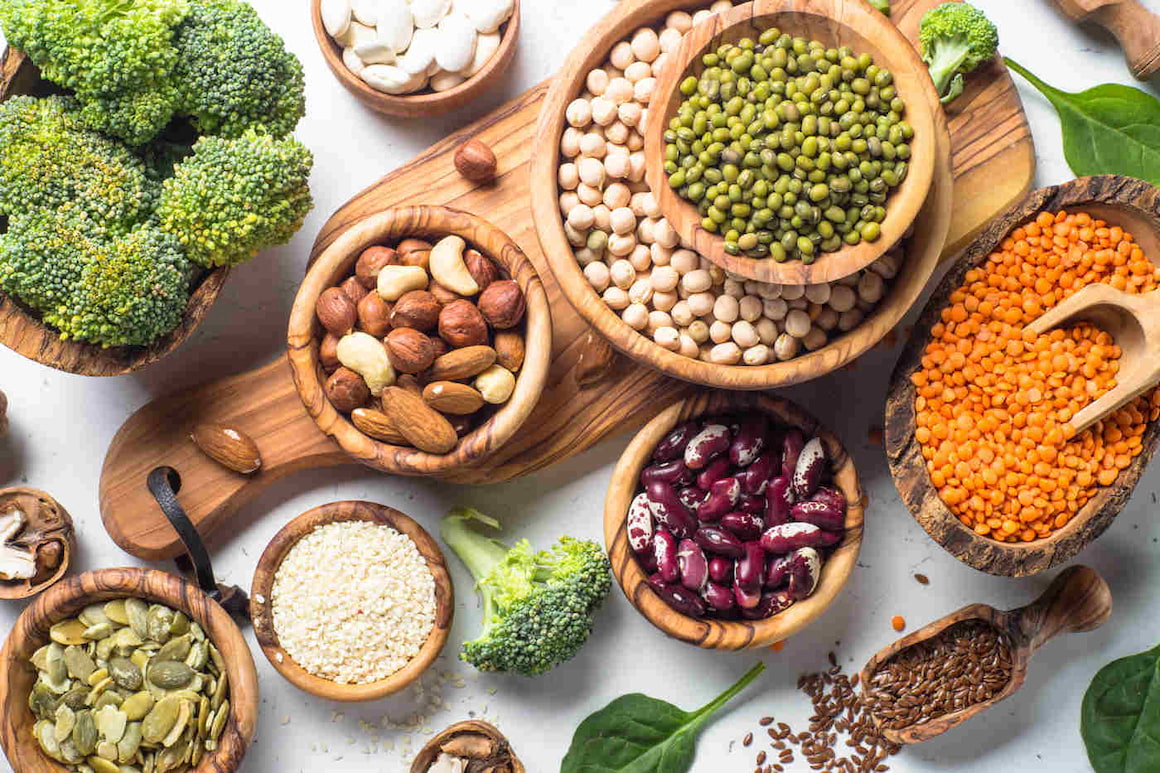 Veganii și vegetarienii slăbesc mai ușor fără să numere calorii