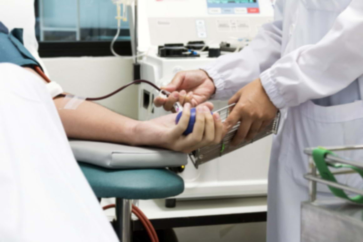 Ce-ar trebui să știi despre tratamentul cu plasmă contra COVID-19