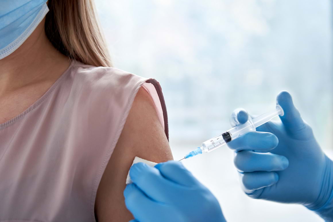 Cum poți afla dacă ai anticorpi împotriva COVID-19 după ce te-ai vaccinat?