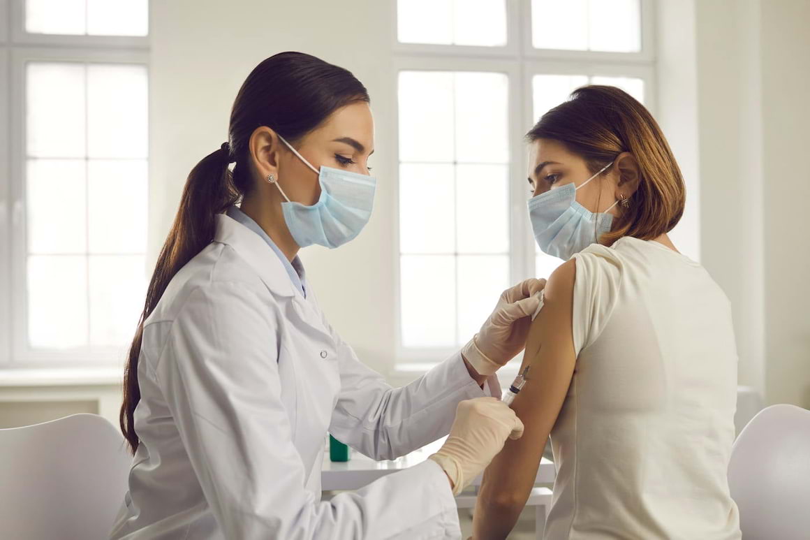 COVID-19: vaccinul AstraZeneca poate fi eficace împotriva variantei braziliene a SARS-CoV-2
