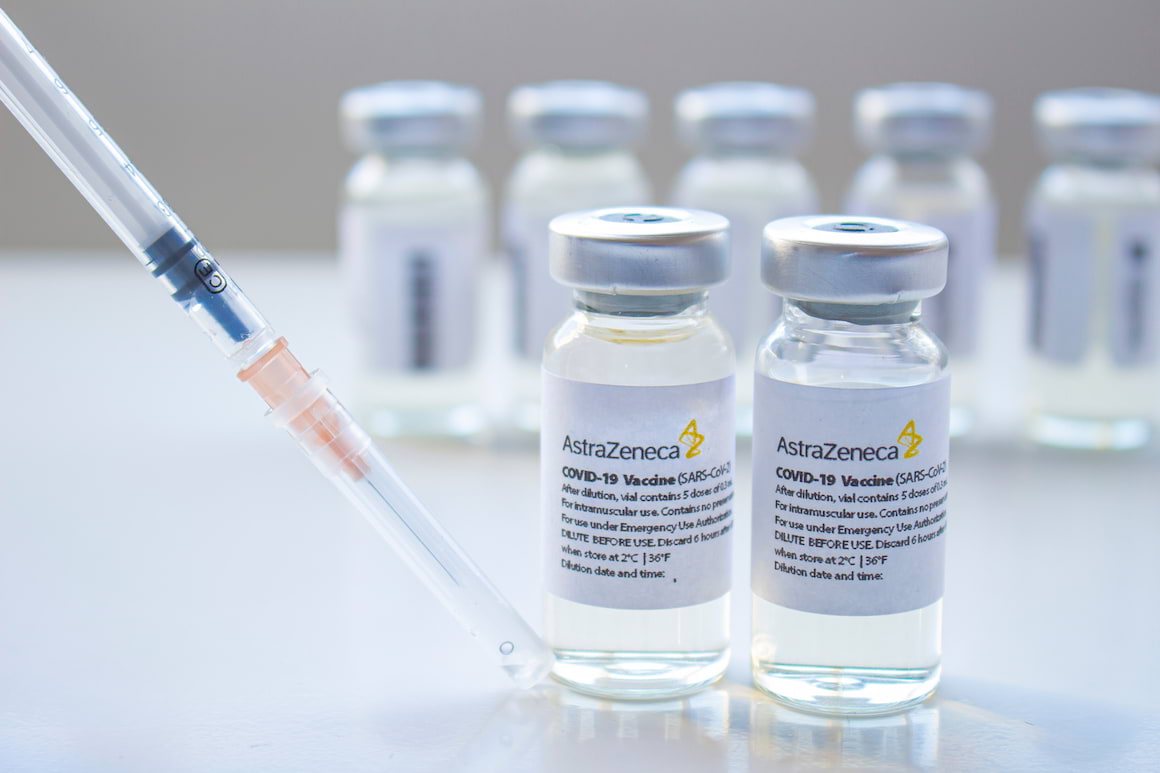 Un cocktail de anticorpi dezvoltat de AstraZeneca are rezultate promițătoare în cazul tratării COVID-19 (studiu)