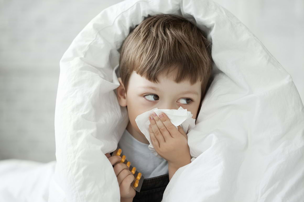 Copiii cu alergii au un risc mai mare de COVID-19 lung, arată studiile pediatrice