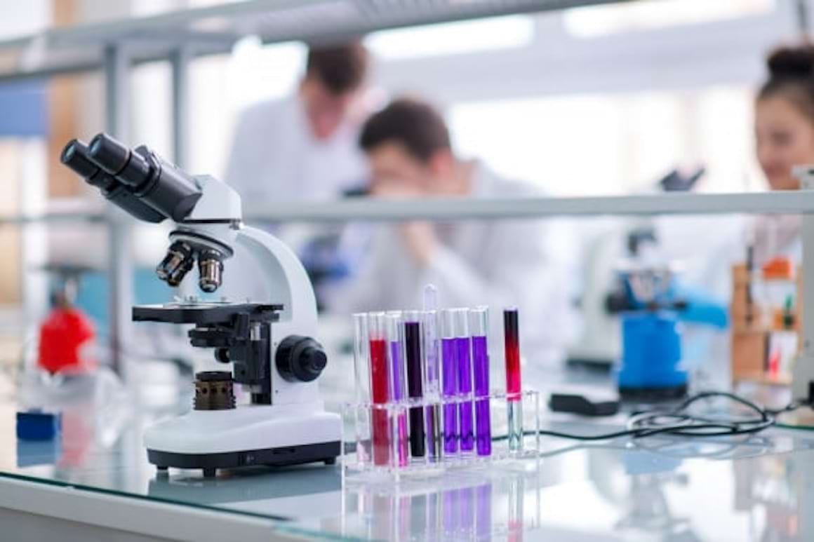 Biopsia lichidă, un aliat contra cancerului: cum te ajută testele genetice să afli dacă tumora este rezistentă la tratament