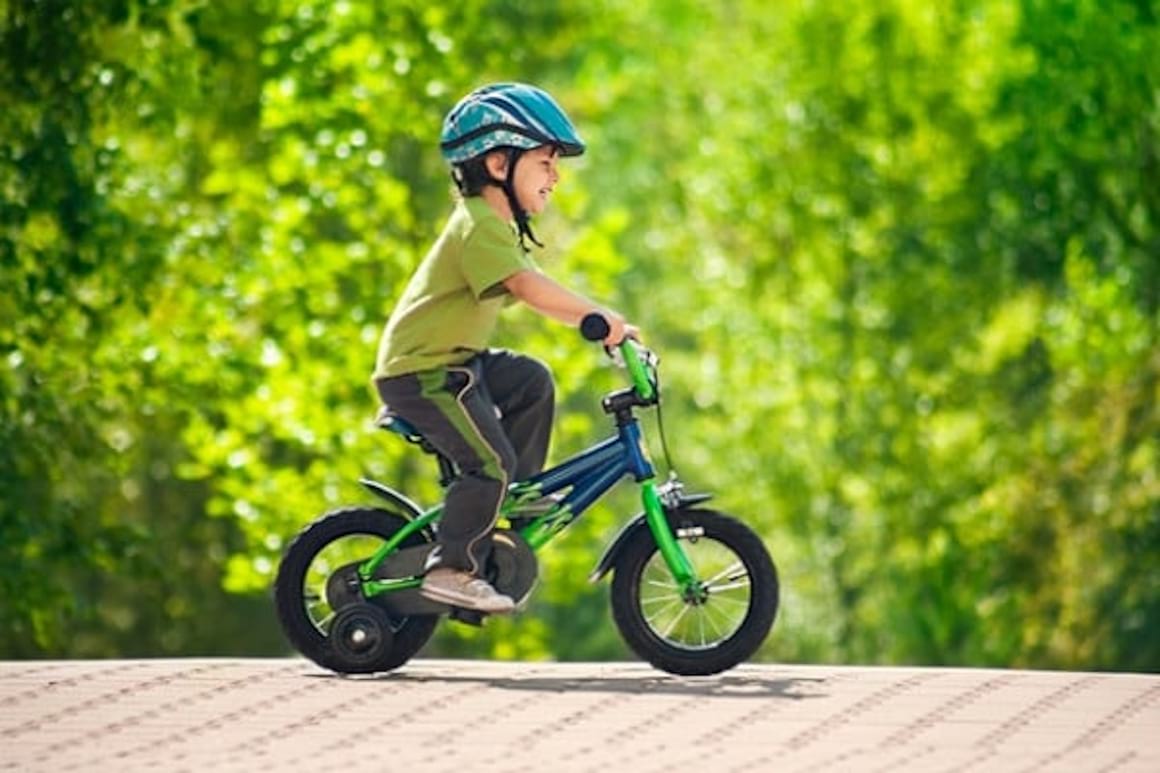 Multi parinti NU ii echipeaza corespunzator pe copii atunci cand merg pe bicicleta
