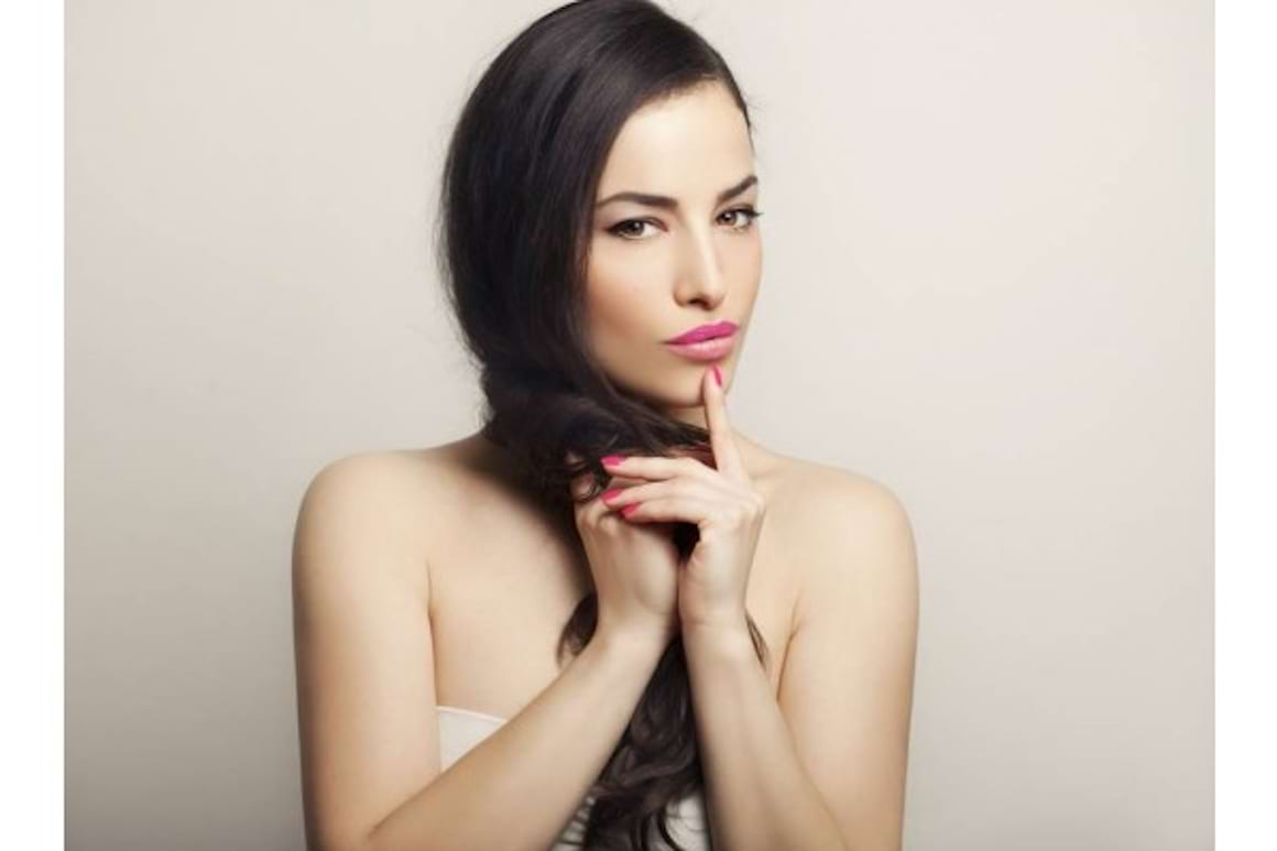 Cum să încerci styling de covor roşu la tine acasă: cele mai cool aplicaţii pe care e bine să le ai în smartphone
