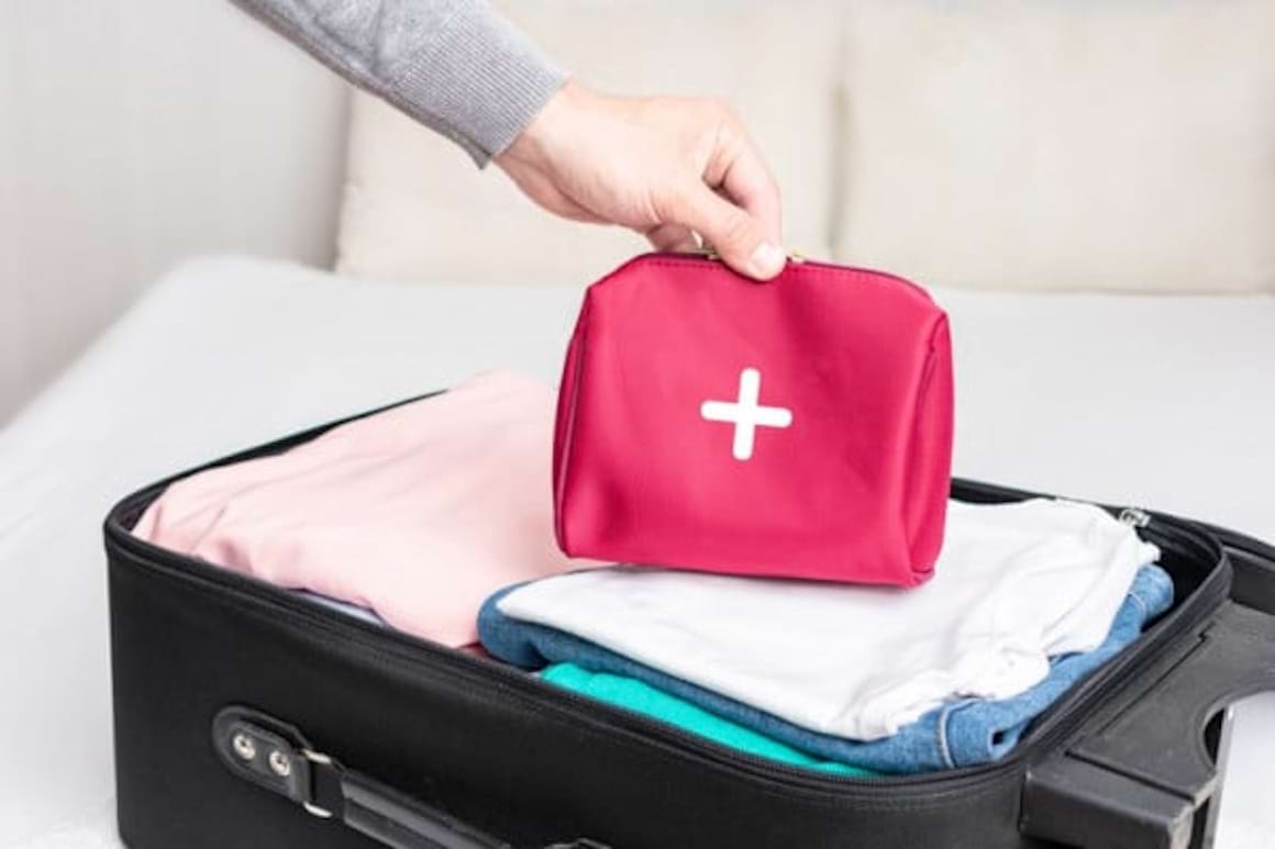 Trusa de medicamente pentru vacanță: ce să NU îți lipsească din bagaj