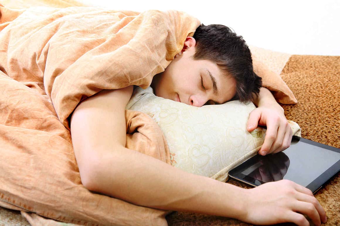 Somnul îi ajută pe adolescenți să facă față mai ușor stresului social [studiu]