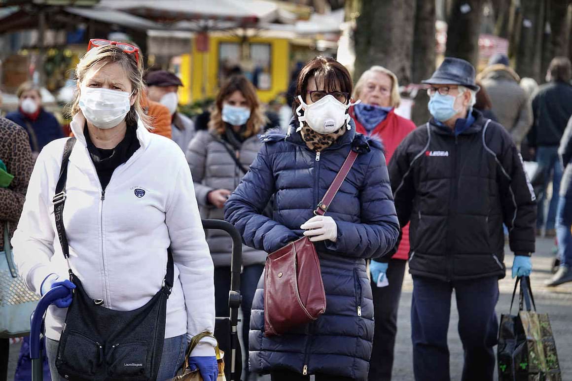 Purtarea măștilor de protecție reduce semnificativ răspândirea infecției cu SARS-CoV-2 [studiu]