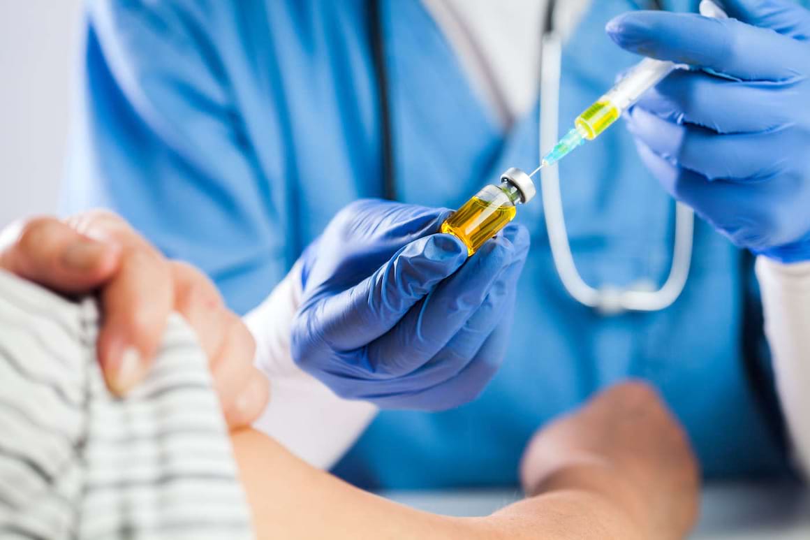 Pacienții cu forme severe de COVID-19 sunt candidații potriviți pentru a dona plasmă convalescentă [studiu]