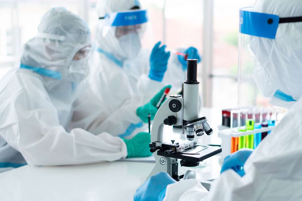 Un medicament pentru osteoporoză ar putea reduce infecția cu coronavirus cu 85% în celulele umane [studiu]