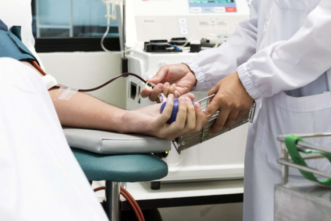 Ce-ar trebui să știi despre tratamentul cu plasmă contra COVID-19