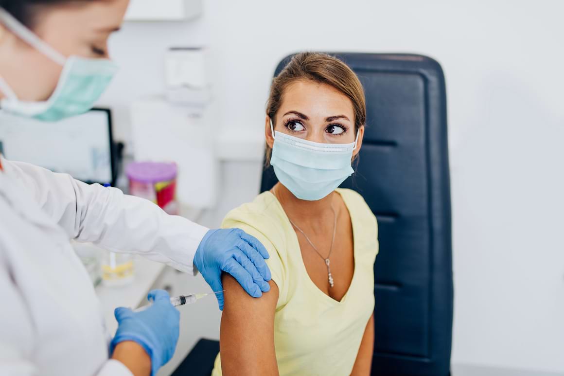 COVID-19: Este de durată protecția oferită de vaccinul anti-COVID-19?