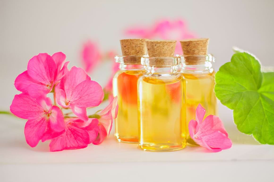 Uleiul de mușcată (Geranium) poate combate stresul și problemele pielii