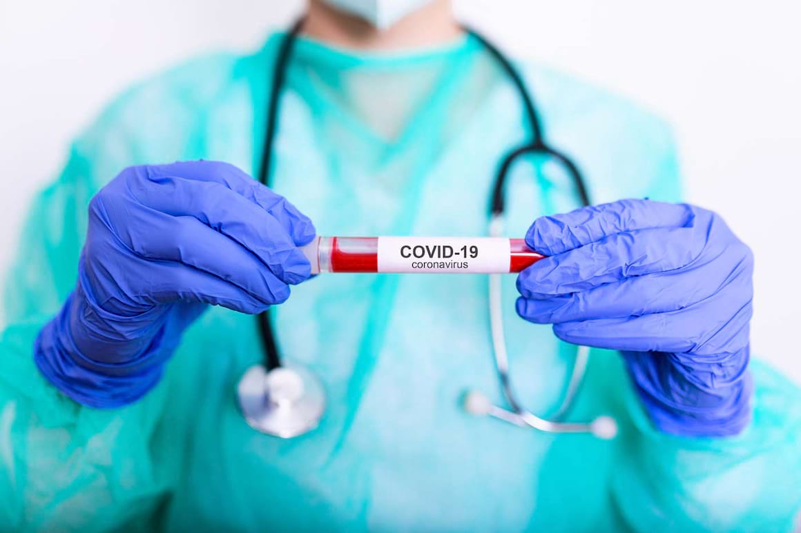 COVID-19: Bărbații mai în vârstă spitalizați au un număr mare de anticorpi anti-SARS-CoV-2 [studiu]