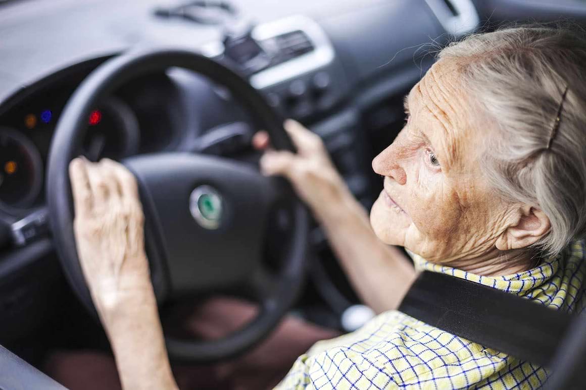 Boala Alzheimer ar putea fi detectată în felul de a șofa [studiu]