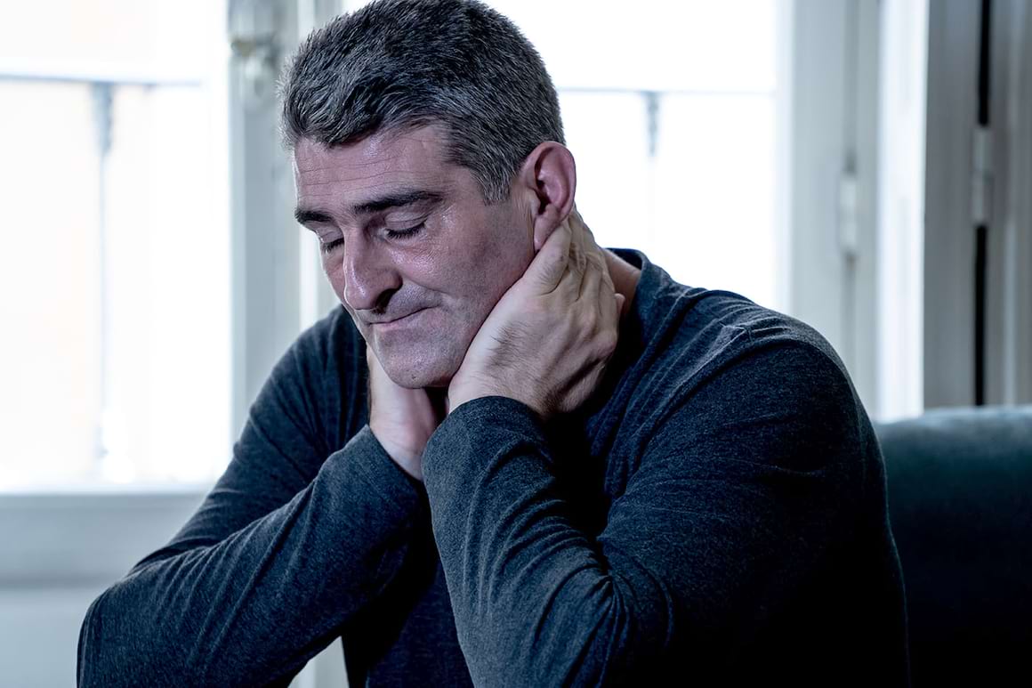Singurătatea la vârsta a doua crește riscul de demență