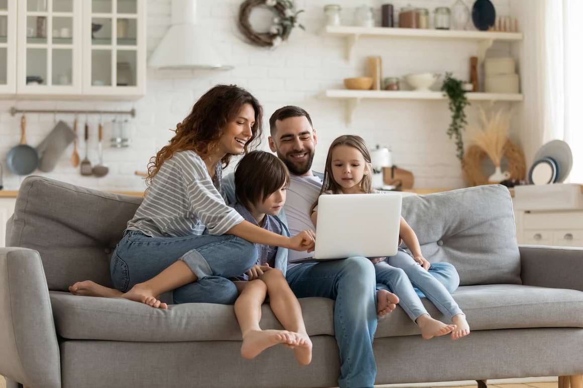 Cheia fericirii: prietenii sau familia? [studiu]