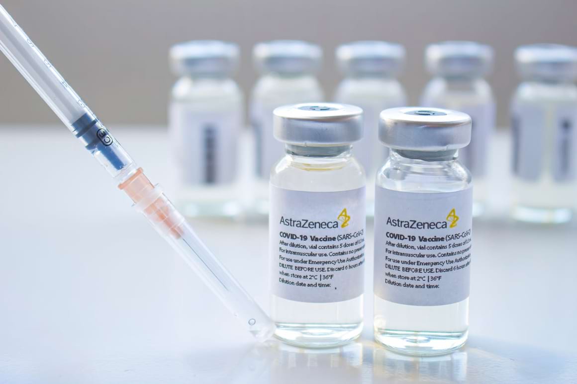 Un cocktail de anticorpi dezvoltat de AstraZeneca are rezultate promițătoare în cazul tratării COVID-19 (studiu)