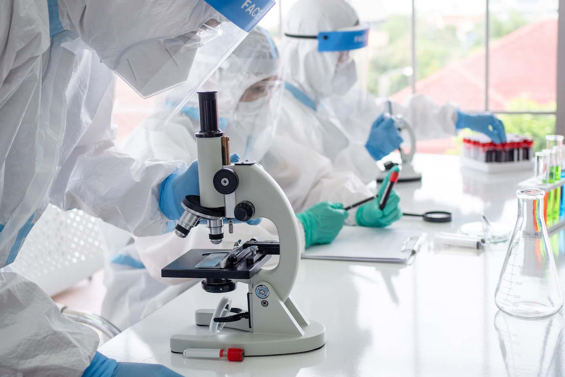 Care sunt cele mai discutate tratamente în combaterea infecției cu SARS-CoV-2