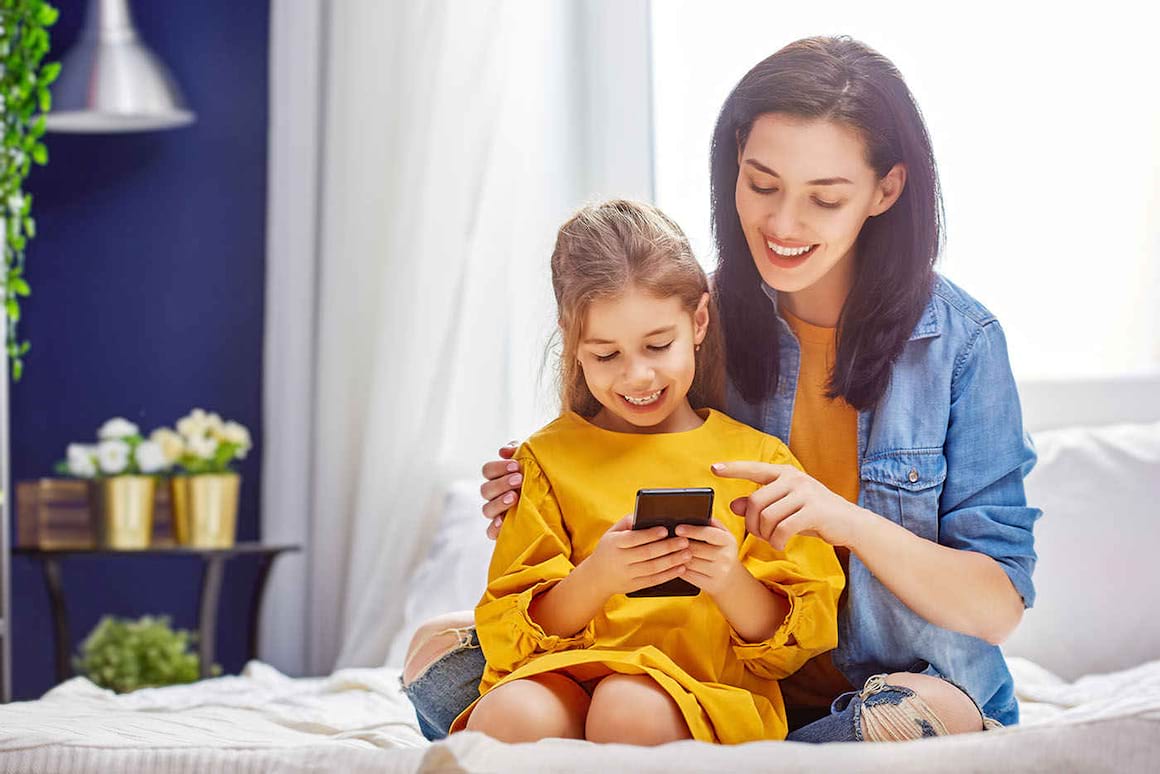 Statul pe telefon nu scade abilitățile sociale ale copilului [studiu]