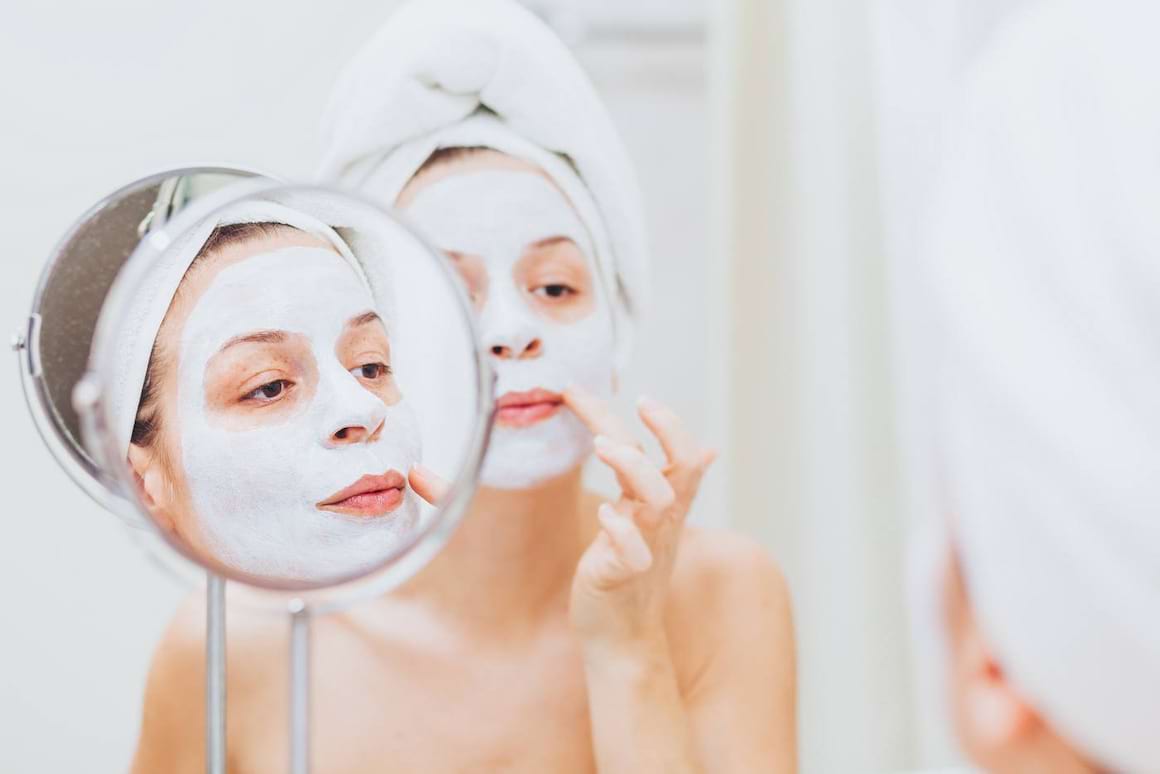 Măști naturale pentru tenul matur: ce ingrediente să alegi
