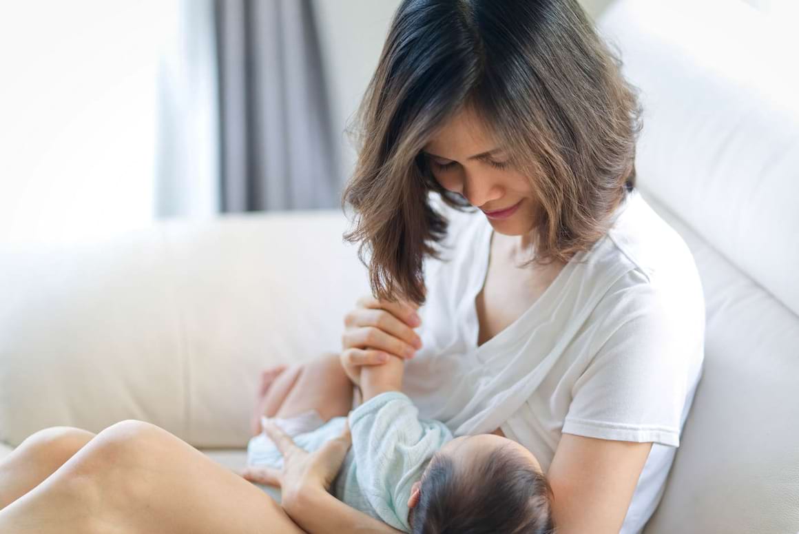 Alăptarea scade riscul de menopauză precoce [studiu]