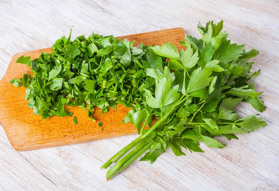 Leușteanul: ce efecte benefice are acest condiment?