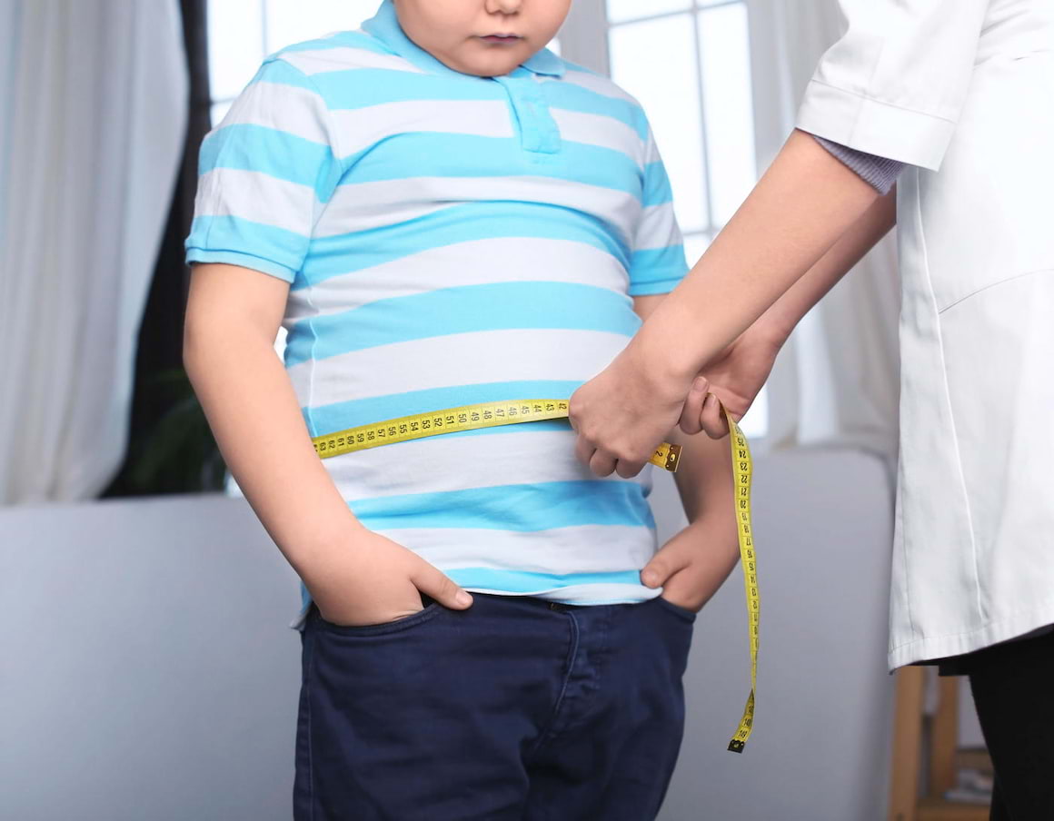 Expunerea la substanțe chimice din materialele plastice duce la obezitate în copilărie [studiu]