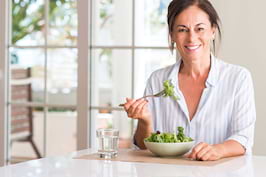 Top 10 porunci ale dietei după menopauză. Slăbeşte sănătos după prima tinereţe
