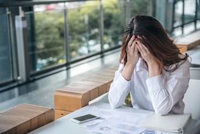 Fumul de țigară dăunează și sănătății mentale [studiu]
